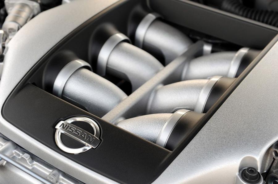  Nissan GT-R 2010 года  (фото 20 из 44)
